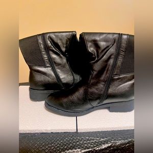 Zip up buckle black boots